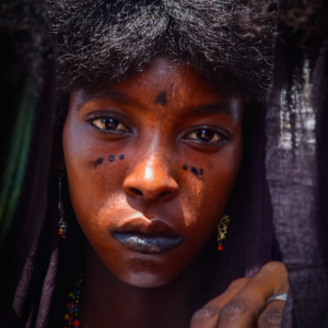 Femme peul lèvres noires-007